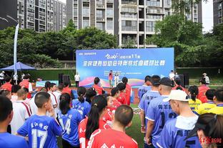 足球报谈深圳新鹏城中超首秀：多一人却告负，经验和运气都欠缺